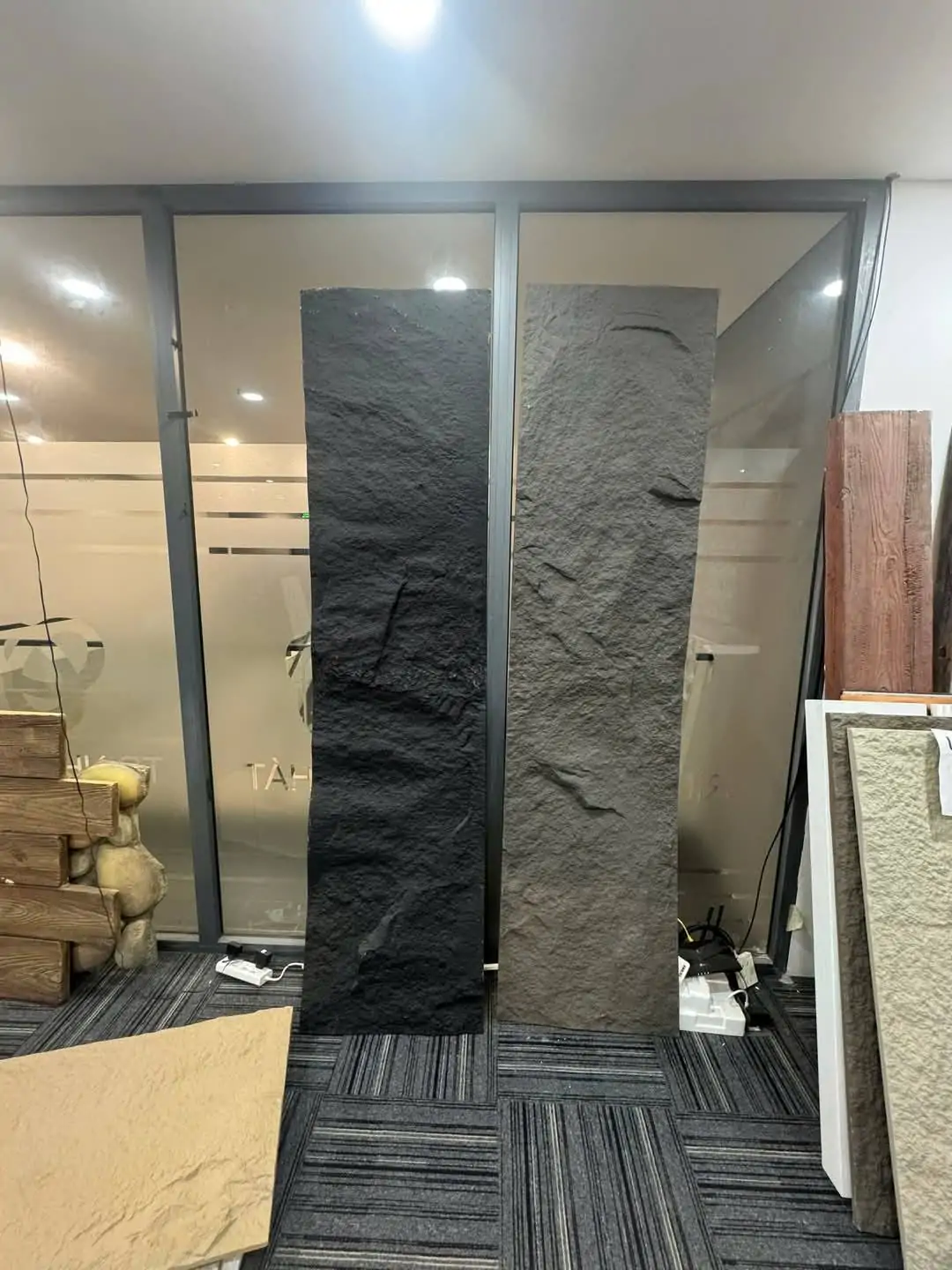 Tấm Ốp PU Giả Đá Thủ Dầu Một Bình Dương – Mẫu Trang Trí Tường Sang Trọng 4 Tấm PU Giả Đá Tại Thủ Dầu Một | Mẫu Ốp Tường Phòng Khách & Shop Đẹp