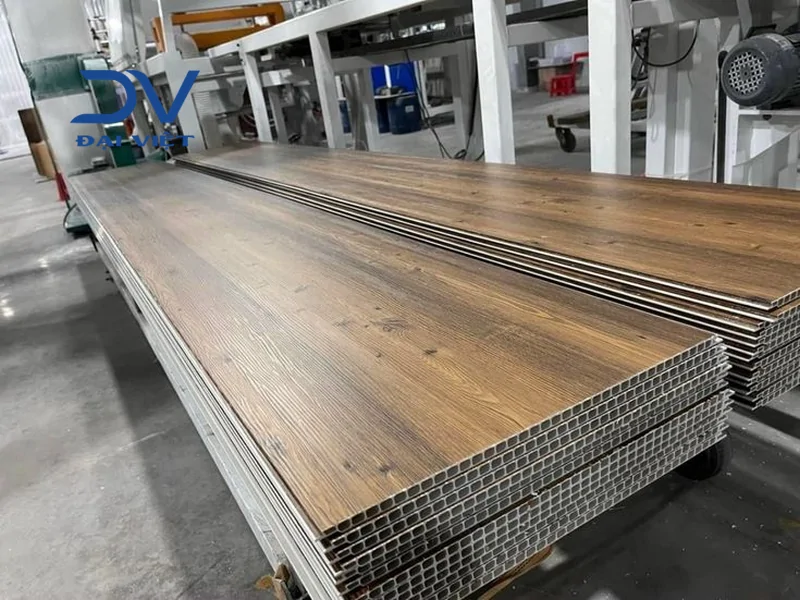 Sàn Nhựa Chịu Lực Cho Khu Vực Trưng Bày – Kiểm Tra Tải Trọng Trước Khi Chọn