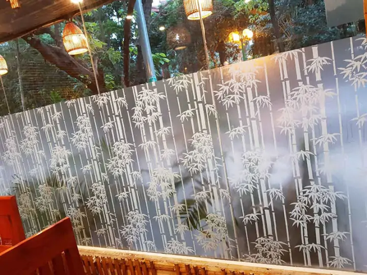 Dán Decal Cửa Kính Nhà Ở Bến Cát | Thi Công Đẹp Bền, Giá Rẻ